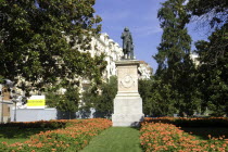 Statue standing in a park near the Museo del Prado