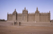 Mud Mosque exterior.