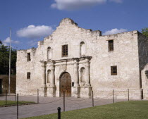 The Alamo  stone building  blue sky  famous Texan shrine