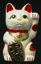 Maneeki Neko the Inviting Cat statuette