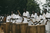 Tutsi drummers and watching crowd.Watutsi  tambourinaires