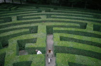 Visitors in a green hedge maze at Villa Pisani