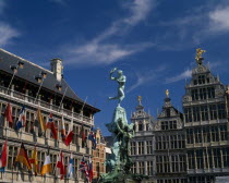 Grote Markt or Main Square.   The Brabo Fountain flanked by the Town Hall and Guildhouses. Flanders Flemish Region