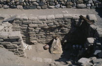 Nazca cemetery and mummified remains.