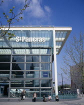 St Pancras International exterior.  New security sealed terminal for Eurostar trains to continental Europe with passengers waiting on steps in the sunshine outside. European Great Britain Londres Nor...