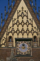 Wroclaw Town Hall dating from the fourteenth century.  Part view of exterior with decorative gable and astronomical clock. Ratusz 14th c. Eastern Europe European History Polish Polska Breslau