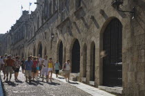 Old Town.  Large tourist group on Odos Ippoton or Street of the Knights  reputedly the oldest preserved Medieval street in Europe.  UNESCO World Heritage Site. AegeanRodicoast coastalpackage holid...