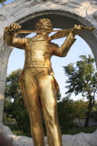 Austria, Vienna, Statue of Johann Strauss in the Stadt Park.