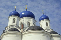 Russia, Vladimir Oblast, Golden Ring, Bogoljubovo Monastery, Assumption Cathedral blue onion domes. 