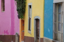 Mexico, Bajio, Guanajuato, Detail of colourful building facades.