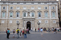 Spain, Catalonia, Barcelona, Palau de la Generalitat, Placa de Sant Jaume in the Gothic Quarter.