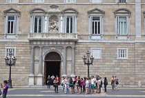 Spain, Catalonia, Barcelona, Palau de la Generalitat, Placa de Sant Jaume in the Gothic Quarter.