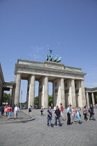 Germany, Berlin, Mitte, Brandenburg Gate in Pariser Platz.