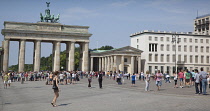 Germany, Berlin, Mitte, Brandenburg Gate in Pariser Platz.