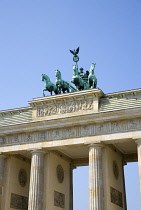 Germany, Berlin, Mitte, Brandenburg Gate or Bransenburger Tor in Pariser Platz leading to Unter den Linden and the Royal Palaces with the Quadriga of Victory on top. The only remaining of the original...