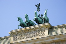 Germany, Berlin, Mitte, Brandenburg Gate or Bransenburger Tor in Pariser Platz leading to Unter den Linden and the Royal Palaces with the Quadriga of Victory on top. The only remaining of the original...