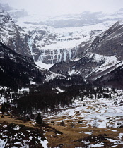 France, Mid Pyrenees, Hautes-Pyrenees, Cirgue de Gavarnie. Snow Andice in Febuary