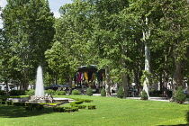 Croatia, Zagreb, Old town, Fountain and bandtsand in Park Zrinjevac.