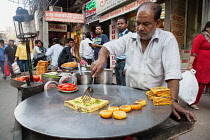 India, Delhi, Cooking bread pakora in the old city of Delhi.