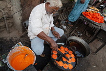 India, Maharashtra, Dhule, Frying jalebi at a food hotel in Dhule.