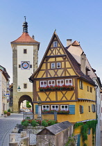 Germany, Bavaria, Rothenburg ob der Tauber, Plonlein or Little Square with the Siebers Tower.