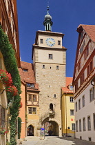 Germany, Bavaria, Rothenburg ob der Tauber, Weisserturm or White Tower, View from south side.