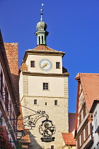 Germany, Bavaria, Rothenburg ob der Tauber, Weisserturm or White Tower, View from south side.