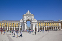 Portugal, Estremadura, Lisbon, Baixa, Praca do Comercio, Rua Augusta triumphal arch.