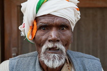 India, Uttar Pradesh, Ayodhya, Portrait of am elderly Hindu man