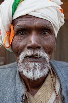 India, Uttar Pradesh, Ayodhya, Portrait of am elderly Hindu man.