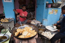 India, Uttar Pradesh, Lucknow, Cooking pani puri at a food hotel.