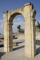 Italy, Lombardy, Lake Garda, Sirmione, Grotte di Catullo, Cryptoporticus, arches.