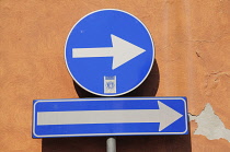 Italy, Veneto, Lake Garda, one way road sign.