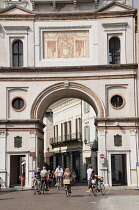 Italy, Lombardy, Crema, arch detail, Torazzo, clocktower.