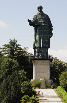 Italy, Piemonte, Lake Maggiore, Arona, statue of San Carlo Borromeo.