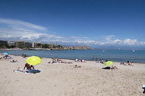 France, Provence-Alpes-Cote d'Azur, Antibes, people sunbathing on Plage du Ponteil.