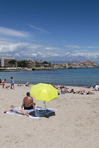 France, Provence-Alpes-Cote d'Azur, Antibes, people sunbathing on Plage du Ponteil.