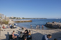 France, Provence-Alpes-Cote d'Azur, Antibes, Juan-les-Pins, People on sandy beach.