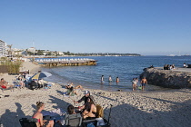 France, Provence-Alpes-Cote d'Azur, Antibes, Juan-les-Pins, People on sandy beach.