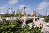 Spain, Valencia Province, Valencia, Puente del Reino Trinidad bridge across the Gardens of Turia.