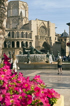 Spain, Valencia Province, Valencia, Ciutat Vella, Old Town, Plaza de la Virgen and Cathedral.