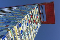 Germany, North Rhine-Westphalia, Dusseldorf, MedienHafen or Media Harbour area, The Colorium Building designed by British architect Will Alsop and standing 17 stories tall along the Rhine, catches the...