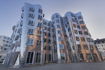 Germany, North Rhine-Westphalia, Dusseldorf, MedienHafen or Media Harbour area, Neuer Zollhof or New Customs Court buildings by Canadian born American architect Frank Gehry in 1998, House B with its s...