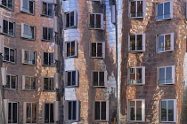 Germany, North Rhine-Westphalia, Dusseldorf, MedienHafen or Media Harbour area, Neuer Zollhof or New Customs Court buildings by Canadian born American architect Frank Gehry in 1998, House B with its s...