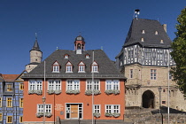 Germany, Hesse, Idstein, Rathaus or Town Hall dating from 1698 but rebuilt in 1934 and alongside it the gateway to the  town's castle and Hexenturm or Witche's Tower which can be seen in the backgroun...