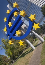 Germany, Hesse, Frankfurt, Euro-Skulptur, the 14 metre tall electronic sign by Ottmar Horl that shows a Euro currency sign with twelve stars around it, weighing 50 tonnes and located outside the Europ...